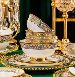Set di Stoviglie di Lusso in Porcellana Bone China con Decorazioni Dorate, Servizio da Tavola Reale in Ceramica, Set di Piatti Dorati - Product Image 5