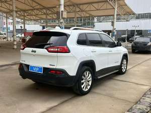 <span class=keywords><strong>Jeep</strong></span> <span class=keywords><strong>Cherokee</strong></span> 2.4L Latitude (Modelo Básico) Usado - Product Image 4