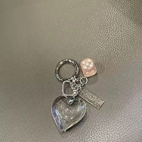 Porte-clés mousqueton en métal écologique avec grand cœur rouge perlé, design de niche, pendentif haut de gamme pour voiture et sac, accessoires tendance