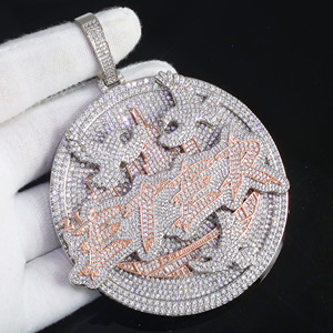 Collar con Colgante de Emblema Personalizado NUOYA Dijes con Logotipo de Diamantes Iced Out Molde de Alta Calidad Joyería de Hip Hop Redonda de Moda - Product Image 5