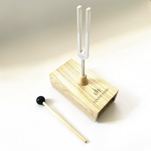ส้อมเสียง 440Hz พร้อมกล่องไม้สะท้อนเสียง ชุดอุปกรณ์จูนเสียงมาตรฐานสำหรับโรงเรียนและห้องปฏิบัติการ ขายส่ง - Product Image 3