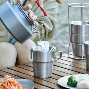 Set di Tazze da Caffè e Tè in Acciaio Inox a Doppia Parete Isolate e Impilabili con Manico e Supporto - Stile Europeo Portatile <span class=keywords><strong>per</strong></span> Feste - Product Image 1