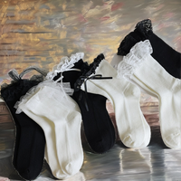 Chaussettes en coton blanc et noir pour femmes avec volants en dentelle, détail de nœud tendance, tricotées, séchage rapide, respirantes, usage quotidien, vente en gros