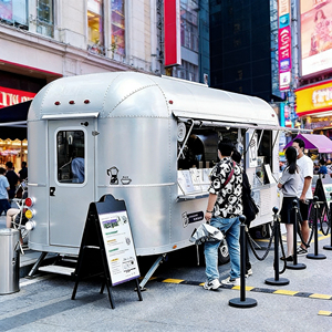 Food Truck Carré en Aluminium Entièrement Équipé avec Porche pour Snacks, Bonbons et Chips - Multifonctionnel et Personnalisable pour Utilisation Extérieure - Product Image 1