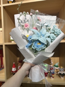 Ramo de Libélulas de Ganchillo, Ramos de Flores de Ganchillo Rosados y Rojos, Arreglo Floral Eterno Hecho a Mano, Regalo Elegante <span class=keywords><strong>para</strong></span> Mamá - Product Image 3