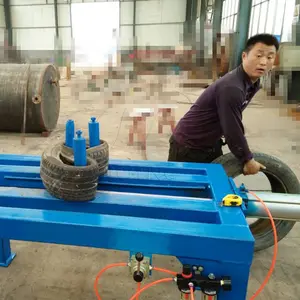 Machine d'emballage double et de déballage triple pour pneus usagés ou neufs avec faible consommation d'électricité - Product Image 1