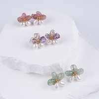 Anting Mutiara beras berbentuk bunga