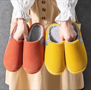 Pantuflas de Moda 2025 para Invierno, Antideslizantes, Cálidas y Acogedoras, de Felpa, para Mujeres, Adolescentes y Hombres - Product Image 2