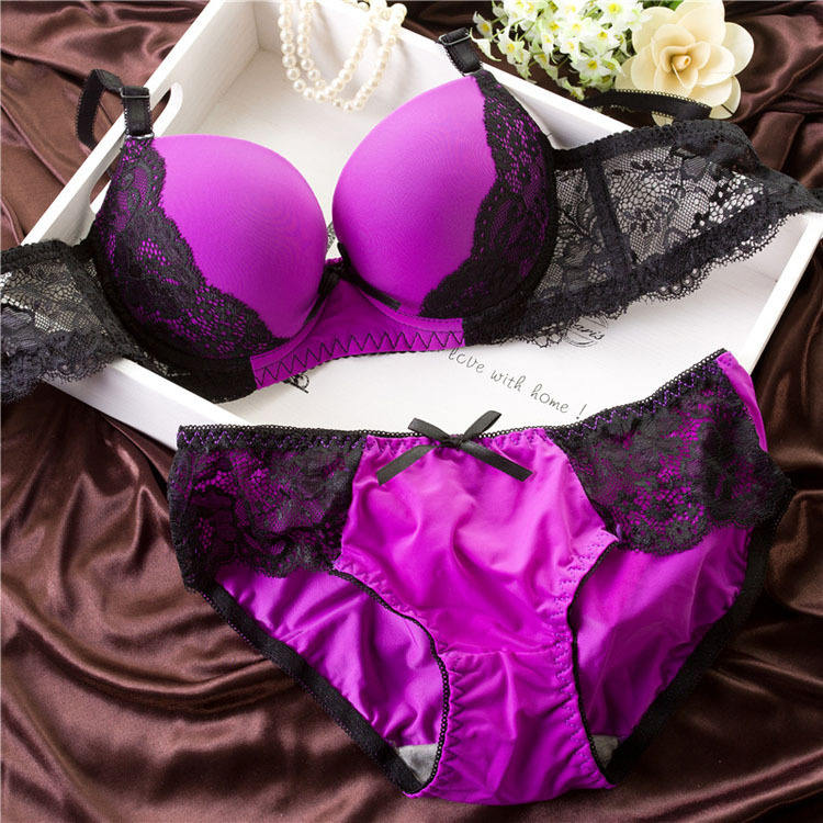 Wholesale of Two Sets of Fashionable Lace Sexy Bras and Underwear for Women by Manufacturers