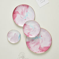 Assiettes de table en céramique effet marbre rose, bord doré, assiettes de présentation en porcelaine, décoration de table de mariage de luxe, vaisselle en gros