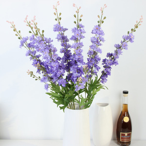 Fleurs artificielles en soie Delphinium Wilfordii bleu-violet, décoration pour la maison et les mariages, haute simulation, tige à 2 branches - Product Image 1