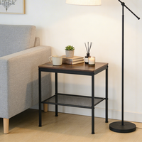 Table d'appoint industrielle à 2 niveaux, table d'appoint rustique en bois brun foncé avec cadre en métal noir et étagère en maille pour salon et chambre à coucher