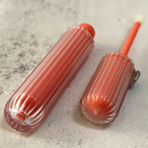 Tubo de Brillo Labial Cuadrado Vacío al por Mayor con Tapa Abatible de 2ml, Envase Cosmético Personalizado con Logotipo de ABS/PETG/AS - Product Image 5