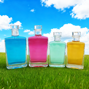 Bouteilles d'alcool en verre <span class=keywords><strong>de</strong></span> qualité supérieure avec liège en verre Tailles 50ml 100ml 200ml Petites bouteilles réutilisables pour les cadeaux <span class=keywords><strong>de</strong></span> vin faits maison et l'échantillonnage - Product Image 1