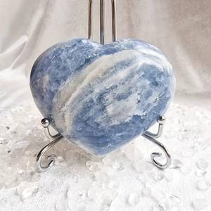 Cristal de Célestite en forme de cœur de qualité supérieure pour la guérison, pierre naturelle pour une décoration intérieure unique et des cadeaux de fêtes - Product Image 3