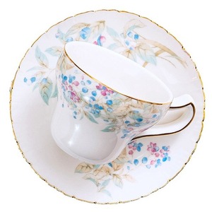 Taza y Platillo de Cerámica Estilo Pastoral - Juego de Tazas para Té de la Tarde con Diseño Floral de Bayas - Product Image 5