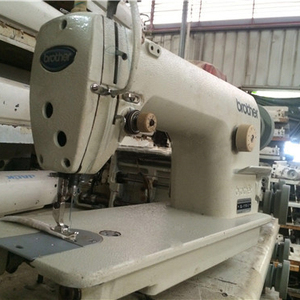 Máquina <span class=keywords><strong>de</strong></span> Coser Industrial Brother 1110 Original <span class=keywords><strong>de</strong></span> Segunda Mano, <span class=keywords><strong>de</strong></span> Alta Calidad, para Costura Recta - Product Image 2