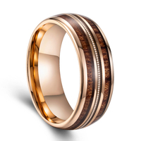 Bague en tungstène classique en or rose avec incrustation de bois de baril à whisky et de cordes de guitare pour couple, mariage, fiançailles ou cadeau de fête d'anniversaire