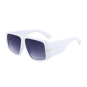 Gafas de sol con montura cuadrada grande en forma de T para mujer C4, color blanco degradado gris, 100% protección UV, diseño de moda para exteriores - Product Image 4