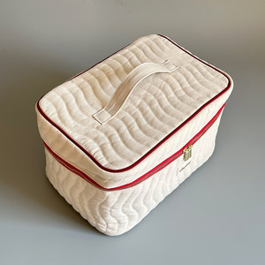 Bolsa de Cosméticos para Mujer de Gran Capacidad, 33*22*22cm, Bolsa de Belleza Moderna de Alta Calidad, Nueva Bolsa de Mano con Cremallera y Rayas Blancas de Invierno - Product Image 5