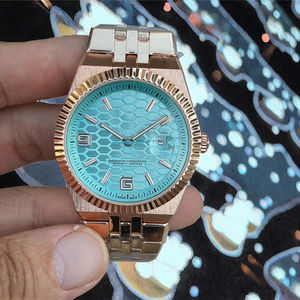 Nouvelle montre <span class=keywords><strong>mécanique</strong></span> automatique de luxe 2025 avec logo personnalisé, boîtier carré <span class=keywords><strong>en</strong></span> acrylique, cadran à aiguilles d'alarme et affichage lumineux de la date - Product Image 3