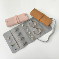Vente en gros de sacs d'emballage rectangulaires en microfibre avec logo personnalisé pour bijoux sac pochette pliable pour ranger vos bagues boucles d'oreilles pendentifs