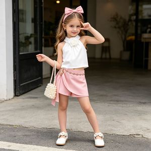 Set Estivo per <span class=keywords><strong>Bambina</strong></span> 2026, Top Corto Bianco con Fiori e Halter + <span class=keywords><strong>Pantaloncini</strong></span> <span class=keywords><strong>Verdi</strong></span> con Catena, Set di Moda 2 Pezzi - Product Image 3