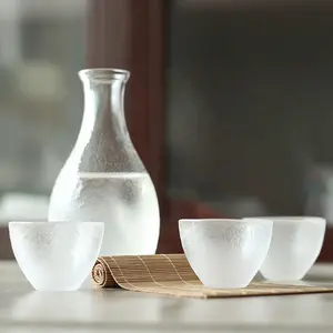 Простые наборы сакэ в японском стиле, маленькие стеклянные чашки