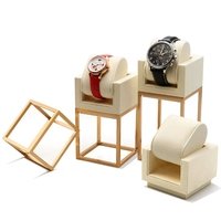 Support de présentation de montres haut de gamme, surélevé, avec coussin en velours, pour vitrine de magasin de montres.