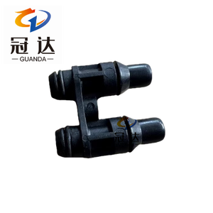 Adecuado para Cummins Benz <span class=keywords><strong>Dove</strong></span> Urea Pump Conector de tubería de agua de refrigeración - Product Image 3