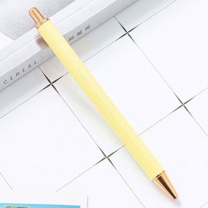 Bolígrafos Personalizados de Oro con Tinta Negra Duradera, Escritura Suave, Diseño de Plástico Atractivo, Impresión en Serigrafía, Listos para Regalo para Hombres y Mujeres - Product Image 3