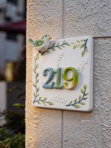 Petit numéro de <span class=keywords><strong>maison</strong></span> en céramique personnalisé haut de gamme pour l'extérieur, décoration de porte d'entrée résidentielle pour cour - Product Image 4