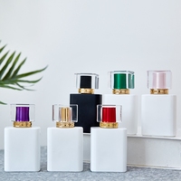 Vente en gros de flacons de parfum en verre noir et blanc de haute qualité, 50 ml, flacon de parfum vide rechargeable avec couvercle en acrylique