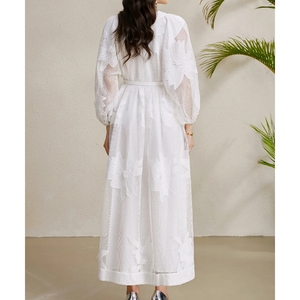 Robe à manches lanterne à col en V avec broderie creuse pour femmes <span class=keywords><strong>de</strong></span> luxe léger 2025 nouvelle jupe longue à simple boutonnage - Product Image 5