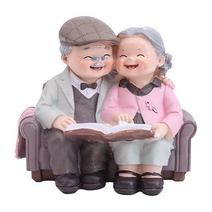 Estatuilla de pareja de ancianos, pareja de ancianos, <span class=keywords><strong>pastel</strong></span>, estatua de abuelos en miniatura - Product Image 1