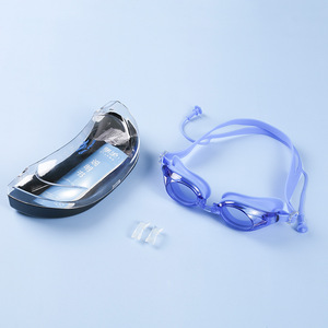 แว่นตาว่ายน้ำกิลังเลนส์ใสป้องกันฝ้าพร้อมที่อุดหูสำหรับผู้ใหญ่และเด็ก - Product Image 1