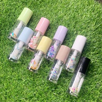 Gloss à lèvres liquide pigmenté haute brillance longue tenue, biologique, enrichi en vitamines, effet diamant, nacré, scintillant, fruité, transparent, sans cruauté animale
