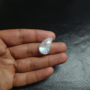 Pierre de Lune Arc-en-ciel Naturelle Cabochon 5.06 Carats 25x14mm Pierre Précieuse Non Montée Certifiée Qualité Excellente Fournisseur en Gros - Product Image 4