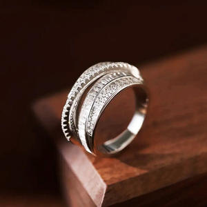 T0450 Anelli di Lusso in Oro Bianco con Diamanti Taglio Baguette Colore D Naturale Gioielli da Sposa per Donne - Product Image 5