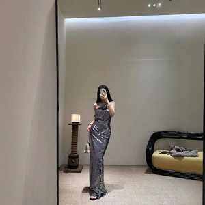 Abito Lungo di Lusso Autunnale con Paillettes e Scollo all'Americana, Sexy e Scoperto sul Retro, per Feste di Compleanno - Stile Occidentale Transfrontaliero di Alta Gamma - Product Image 4