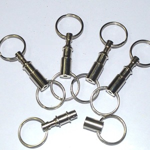 Venta al por mayor al aire libre EDC llavero <span class=keywords><strong>de</strong></span> liberación rápida desmontable doble anillo al aire libre <span class=keywords><strong>suegra</strong></span> colgante llavero - Product Image 2