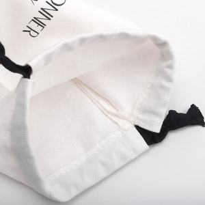 Vente en gros de sacs en toile <span class=keywords><strong>pour</strong></span> femmes en coton avec cordon de serrage de 10*15cm avec logo personnalisé sac fourre-tout en toile de coton réutilisable sac à <span class=keywords><strong>chaussures</strong></span> <span class=keywords><strong>pour</strong></span> emballage anti-poussière - Product Image 3