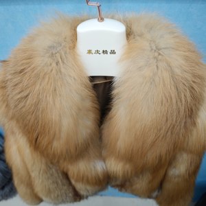 Giacca Invernale Calda da Donna in Vera Pelliccia di Volpe, Colore Naturale, Stile Personalizzato, Cappotto di Moda in Vera Pelliccia di Volpe - Product Image 3