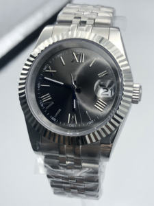 Montre mécanique pour homme avec logo personnalisé, lunette cannelée, cadran soleil argenté, mouvement japonais NH35A, montre-bracelet de luxe OEM - Product Image 3