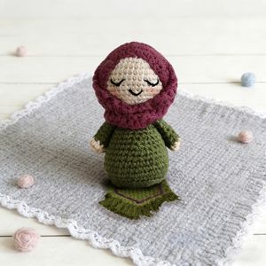 Kit de crochet pour débutants Uncinetto : Poupée Amigurumi DIY, Cadeau du Ramadan, Jouets islamiques, Poupée musulmane avec hijab - Product Image 3