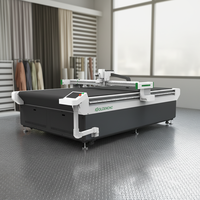 Les machines de découpe CNC sont adaptées à la découpe de vêtements, y compris les jeans et les sacs à dos. Les tailles peuvent être personnalisées. Confection de costumes sur mesure.