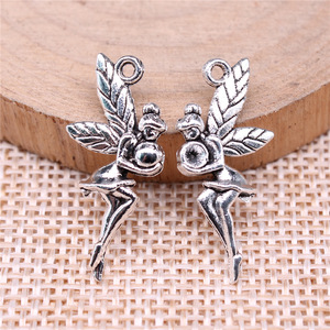 Breloque Pixie sur la pointe des pieds 26x11mm en alliage de zinc argent antique, pendentif fée ailée pour carillon de jardin - Product Image 2
