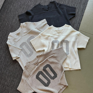 Fabricant de tricots de haute qualité, OEM ODM personnalisé, streetwear imprimé, manches courtes, col en V, imprimé par transfert thermique, écologique, pour hommes - Product Image 1