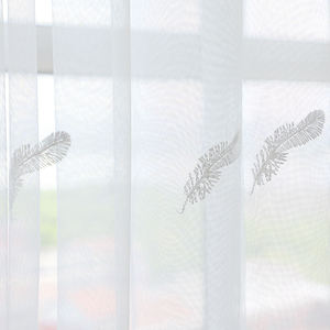 Rideaux Transparents Blancs Personnalisés avec Broderie Plumes et Œillets pour Salon - Product Image 5