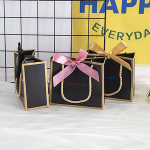 Sacs cadeaux de luxe noirs pour bijoux, mini sacs en papier estampés à chaud pour boutique, 14*6*12cm, pour fêtes de Noël - Product Image 2